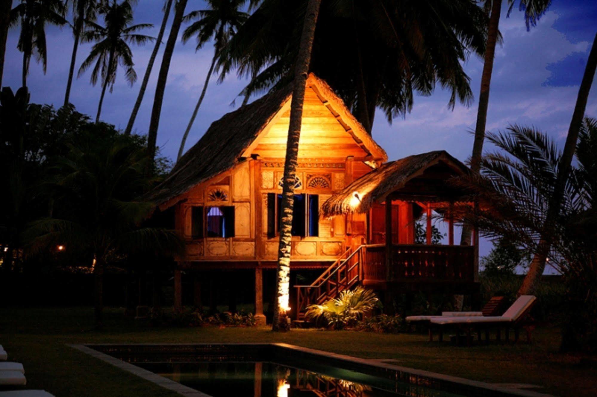 Bon Ton Antique Wooden Villas Pantai Cenang  Esterno foto